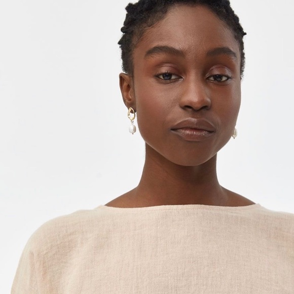 Genia gold and pearl drop earrings by Farrow - Picture 2 of 8